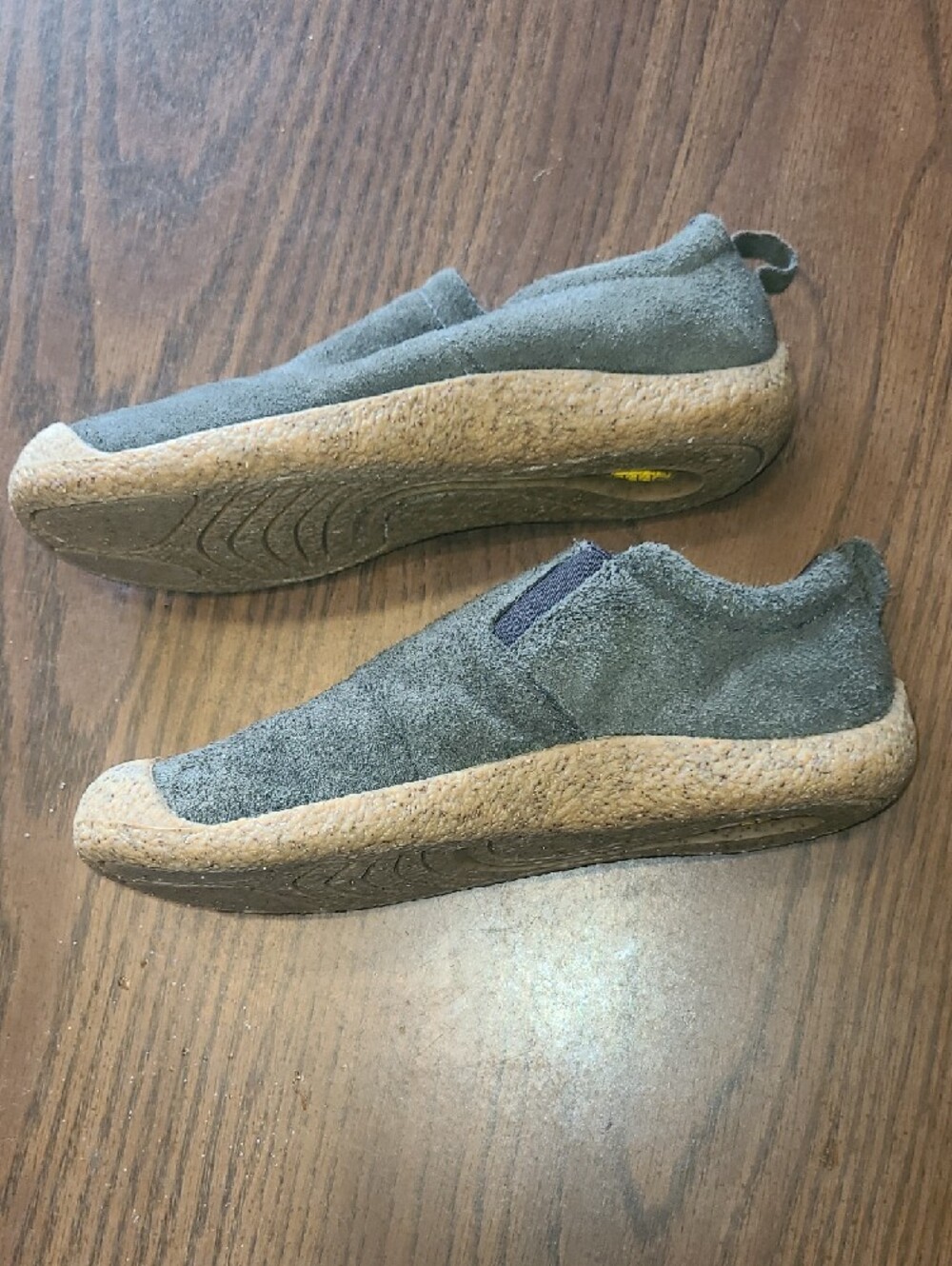 KEEN Womens Gray Suede Slip-On Shoes Size 7 - Picture 4 of 7